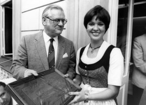 Die in Linz geborene Elisabeth „Sissy“ Theurer kürt sich bei den von vielen Nationen boykottierten Sommerspielen in Moskau zur Olympiasiegerin im Dressurreiten