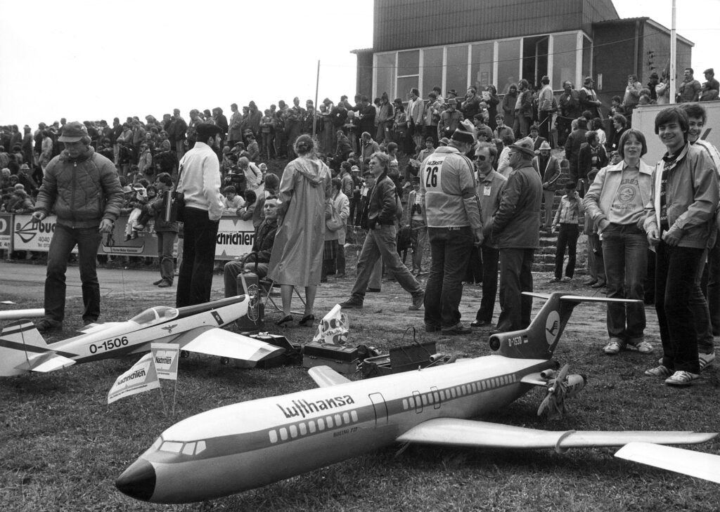 Eröffnung des Modellflughafens am 2. Mai