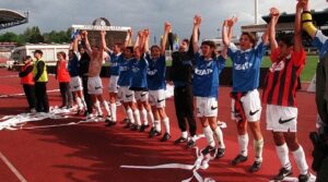 Aus für den FC Linz: Am 31. Mai 1997 findet das letzte Bundesliga-Derby des FC Linz gegen den LASK auf der Gugl vor rund 16.000 Zuschauer*innen nach der bekanntgegebenen „Fusion“ statt