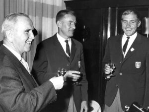 Die Ruderer Alfred Sageder und Josef Kloimstein vom Ruderverein ASKÖ Donau Linz gewinnen bei den Olympischen Spielen in Melbourne im Zweier ohne Steuermann die Bronze-Medaille. Bei den Ruder-Europameisterschaften holen sie Bronze und Silber