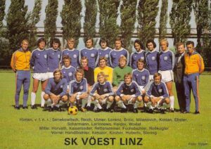 Der SK VÖEST Linz feiert unter Trainer Helmut Senekowitsch den größten Triumph seiner Vereinsgeschichte